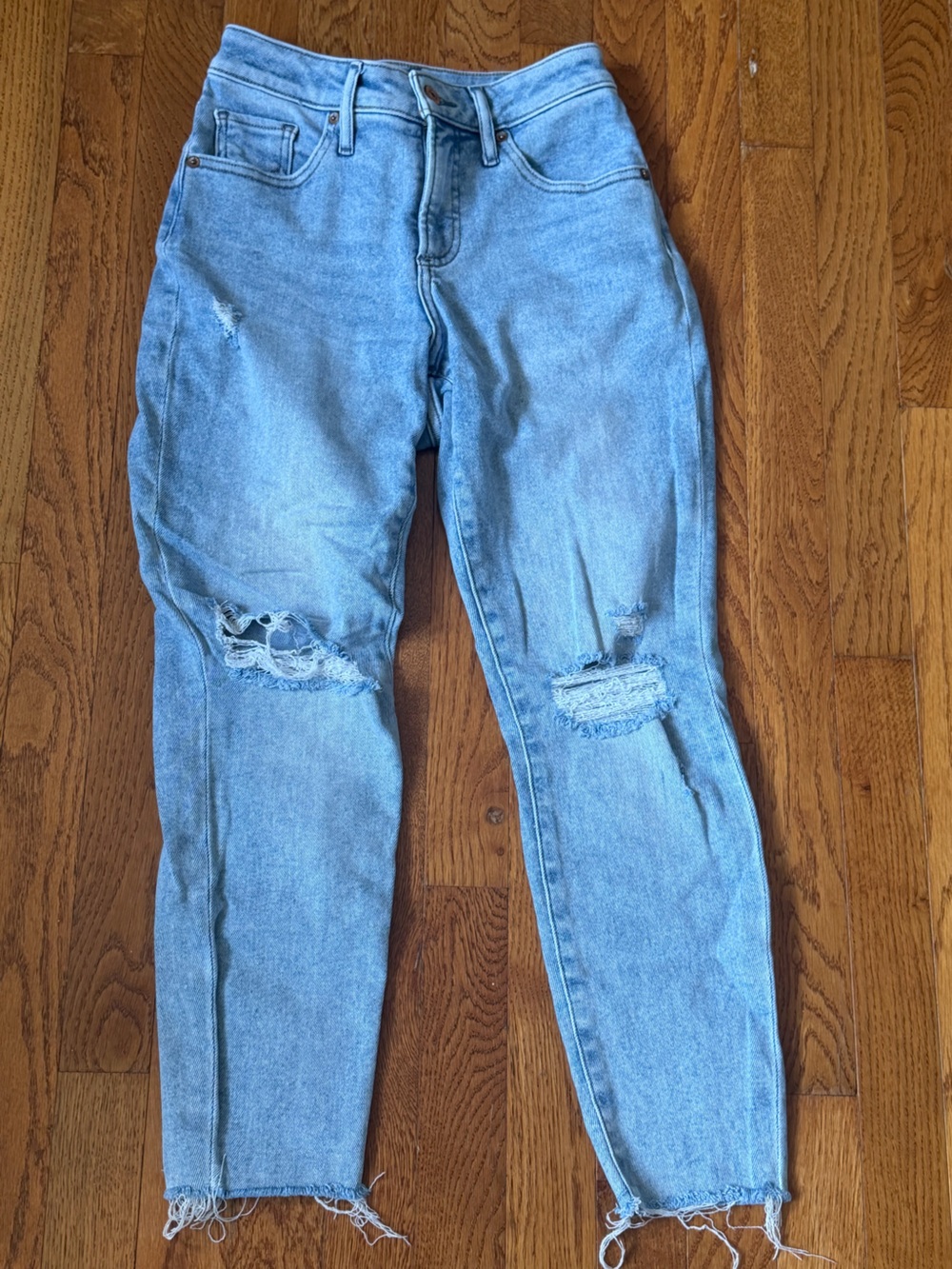Express Light Blue Curvy Skinny Mid-rise Distressed Jeans Women’s 0 short